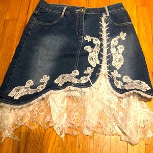 Women skirt with lace